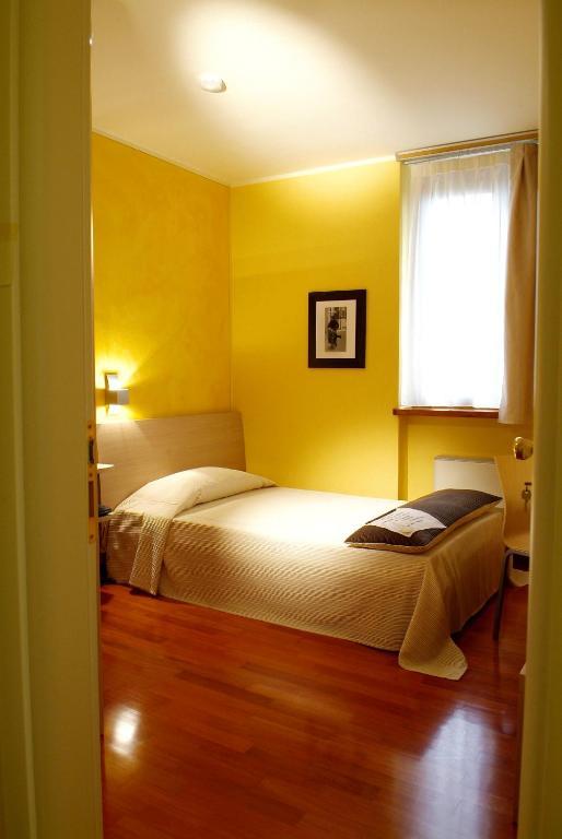 Hotel Fontana Santa Grumello del Monte Room photo
